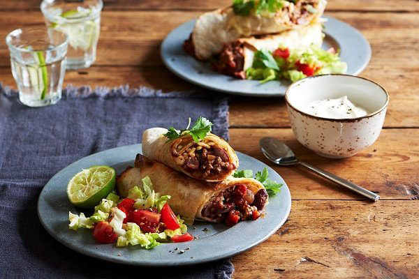 Burrito là gì? Cách làm bánh Burrito truyền thống của Mexico - Máy Ép Cám Nổi | Dây Chuyền Sản Xuất Thức Ăn Thủy Sản Tối Ưu