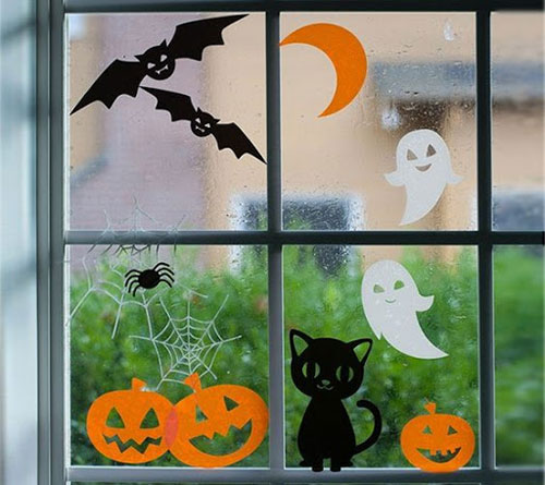 Trang trí Halloween trên cửa kính