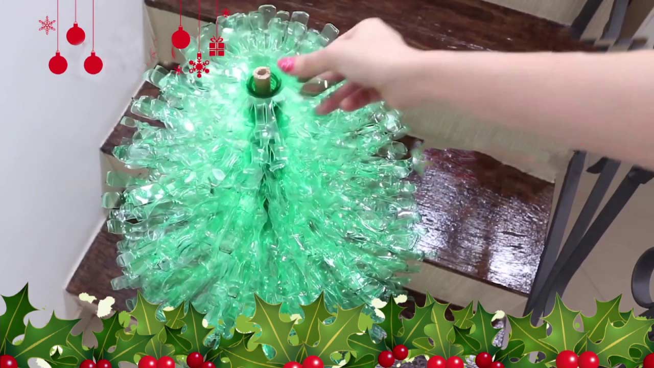 Cây thông Noel bằng chai nhựa
