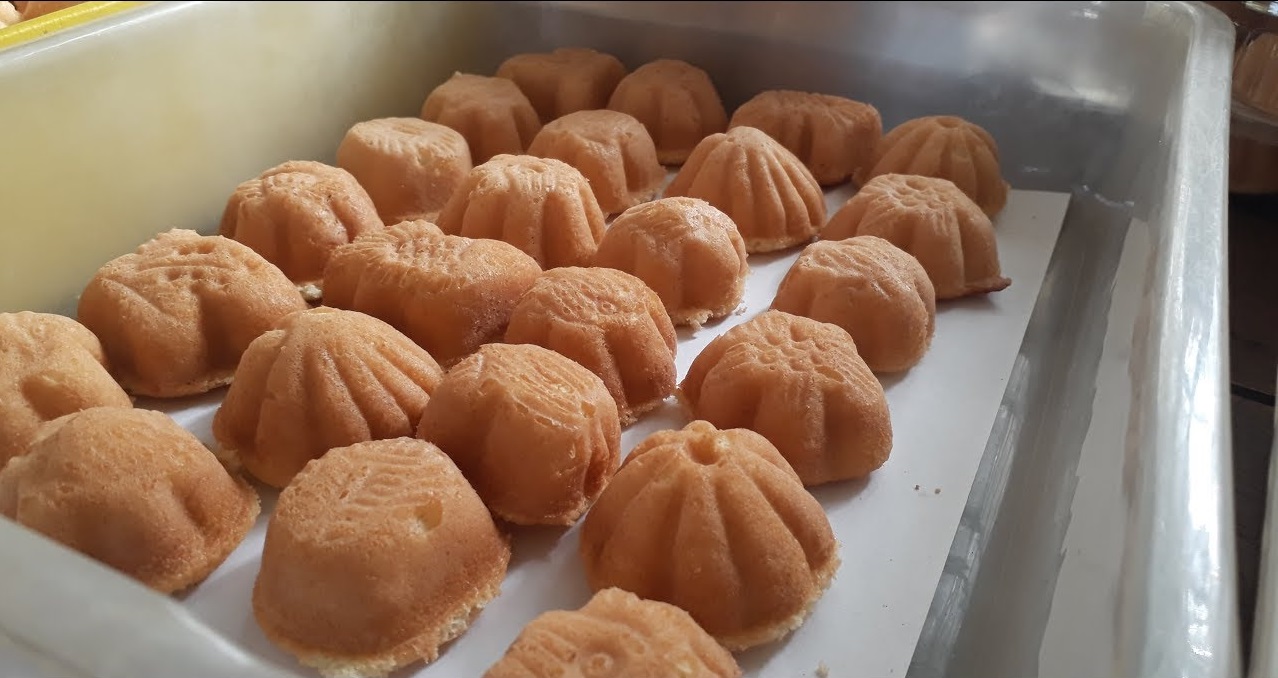 Cách làm bánh bông lan khuôn nhỏ truyền thống đơn giản