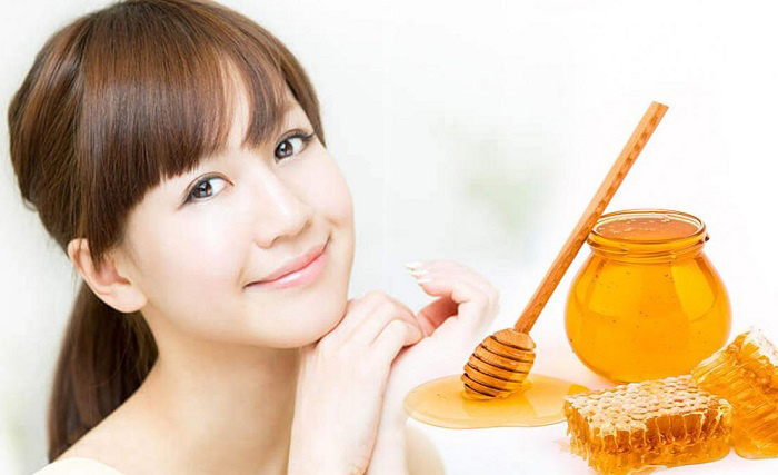 Cách massage da mặt bằng mật ong