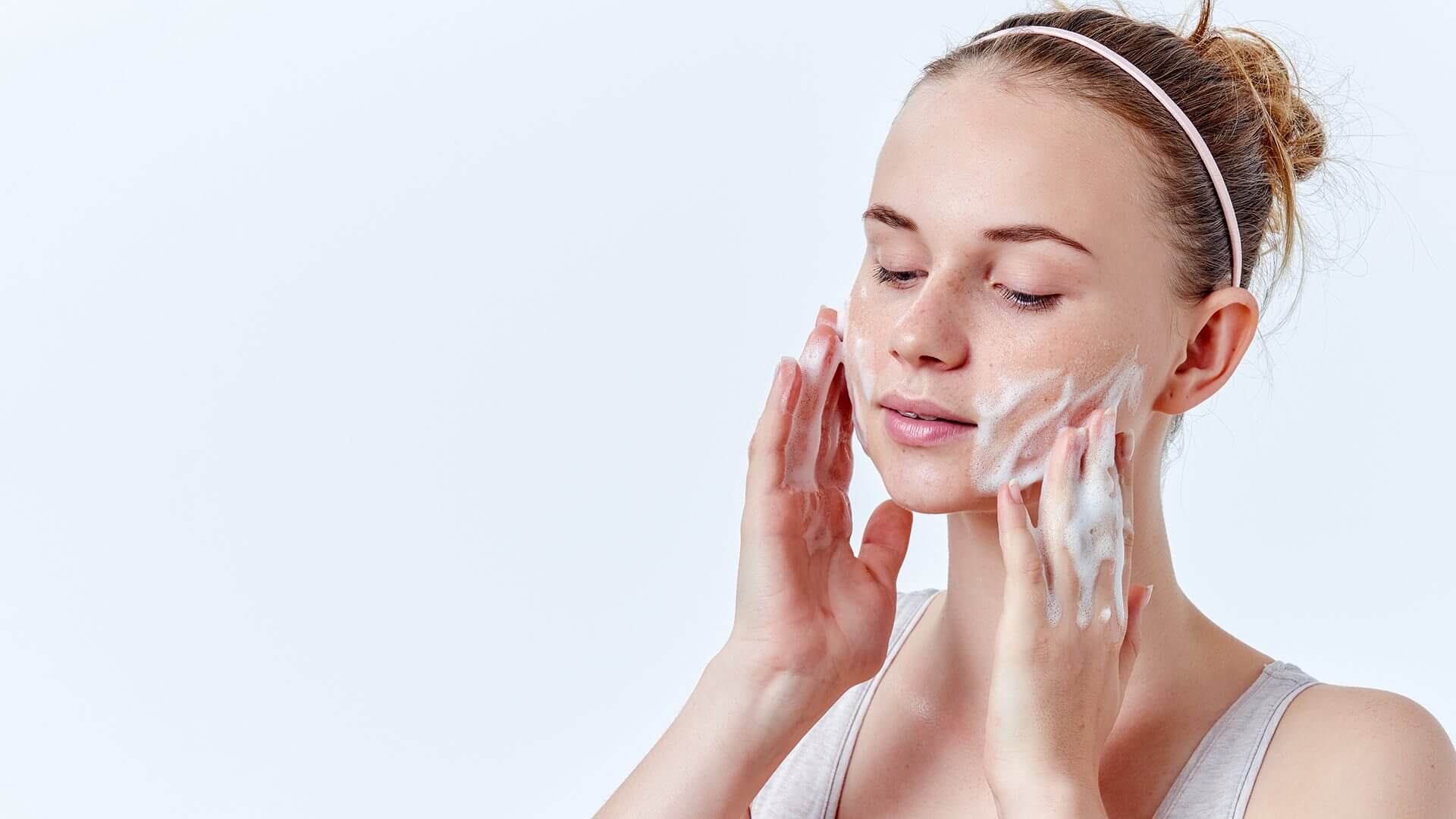 Cách massage mặt khi rửa mặt