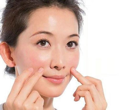 Cách massage giảm mỡ mặt: Từ mép môi đến tai
