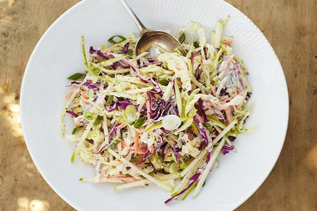 Hướng dẫn cách làm salad bắp cải ngon
