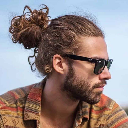 Kiểu tóc nam búi cao Messy Man Bun