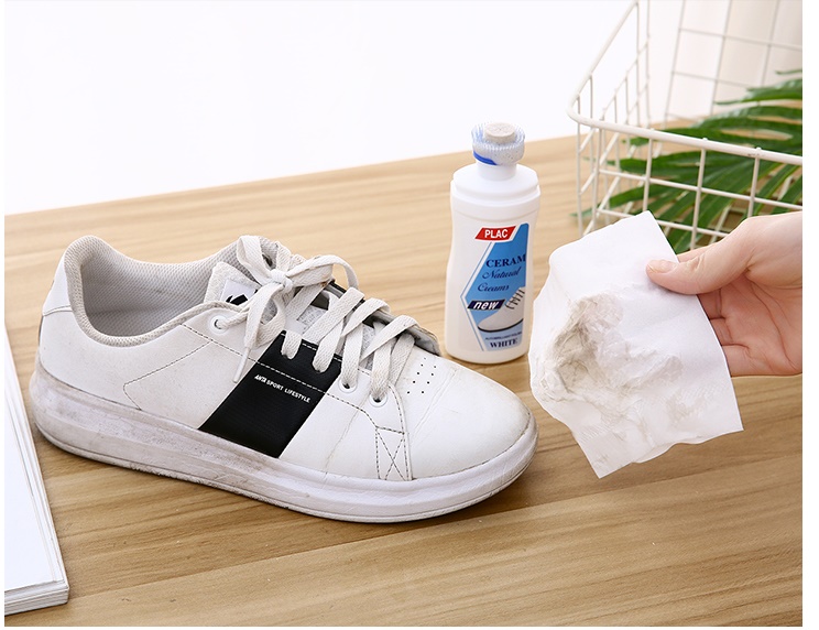 Cách làm sạch giày da trắng bằng dung dịch chuyên dụng