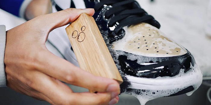 Tùy vào từng chất liệu giày mà bạn cần chọn loại bàn chải sao cho phù hợp nhất