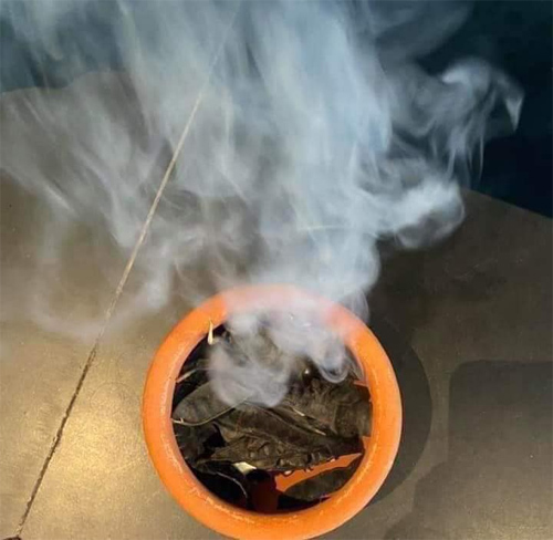 Xả xui bằng đốt bồ kết