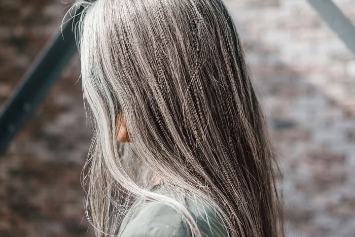 Cách cải thiện tóc bạc sớm ở người trẻ tuổi
