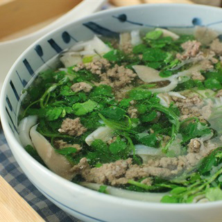 Canh rau cải xoong nấu thịt bò và nấm
