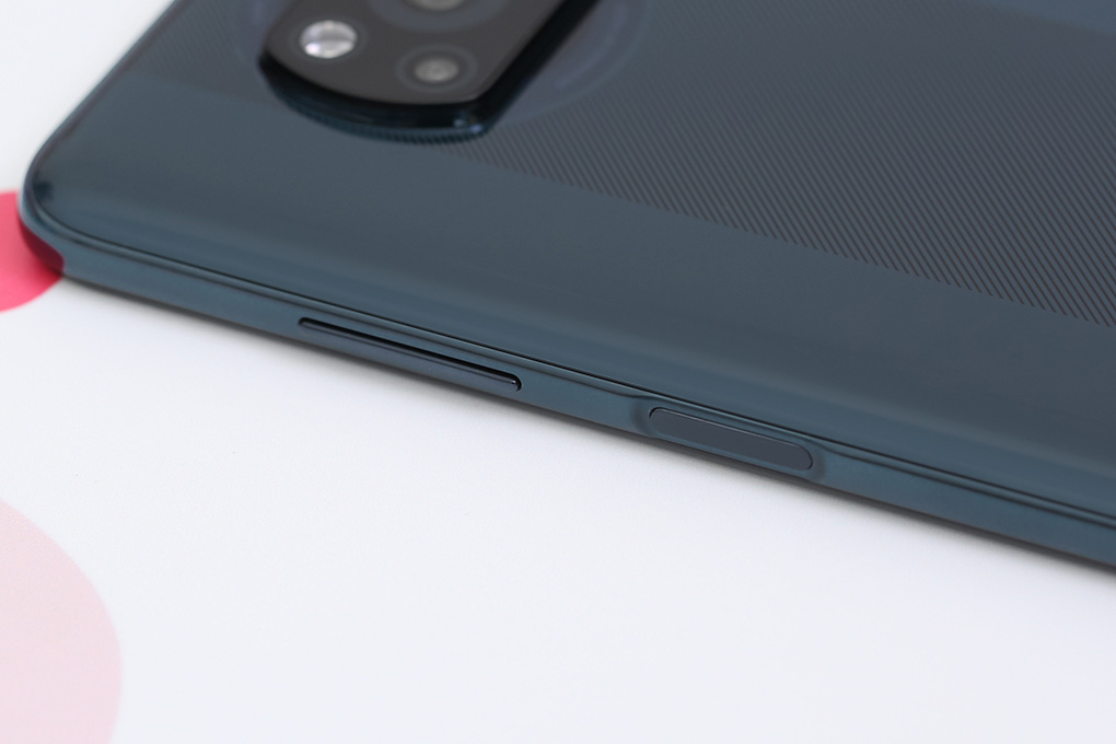 Điện thoại Xiaomi POCO X3 tích hợp phím nguồn kiêm cảm biến vân tay