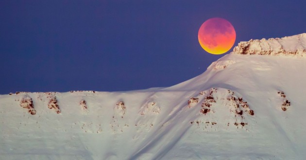 Hình ảnh trăng máu và siêu trăng máu ấn tượng