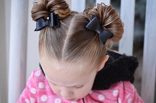 Một số mẫu buộc tóc đẹp cho bé gái tóc ngắn