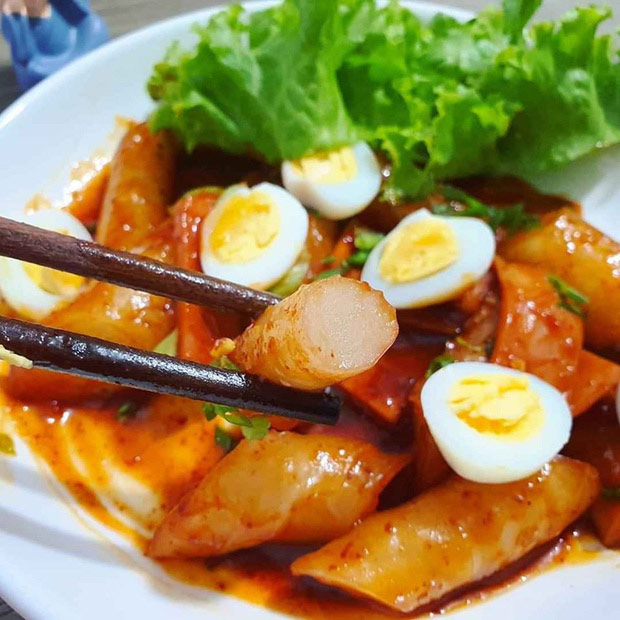 Thành phẩm món tokbokki bằng bánh tráng