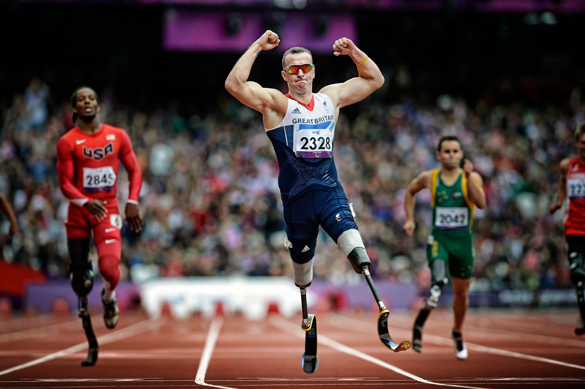 Paralympic được tổ chức mấy năm một lần?