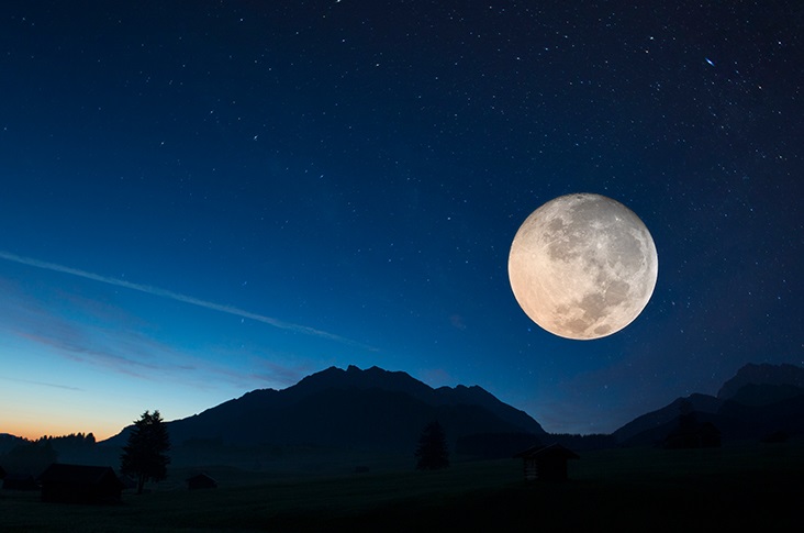 Hình ảnh của mặt trăng vào ban đêm