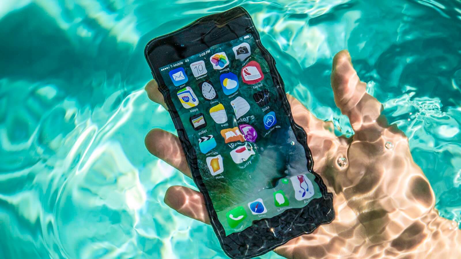 Khả năng chống nước được Apple trang bị từ iPhone 7 trở đi