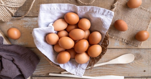 Ăn uống trứng gà sống có tác dụng gì