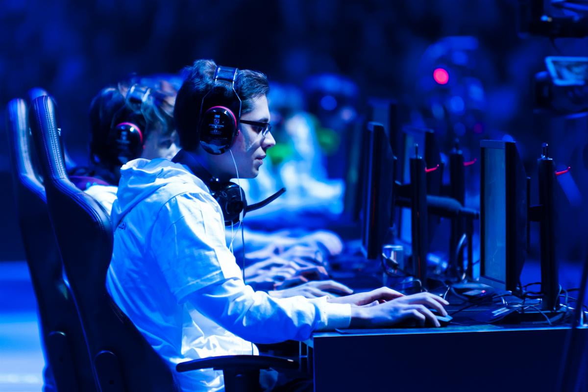 Thể thao điện tử Esports là gì? Esports kiếm tiền như thế nào?