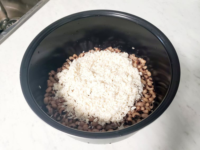 Cách nấu chè đậu trắng bằng nồi cơm điện