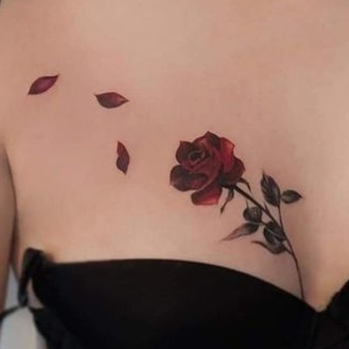 Những hình xăm hoa hồng ở ngực đẹp nữ