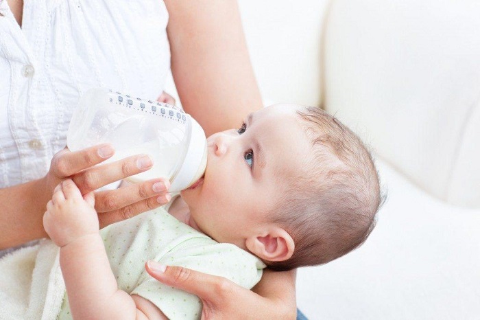 Cách cai sữa cho bé không khóc hiệu quả bằng mẹo