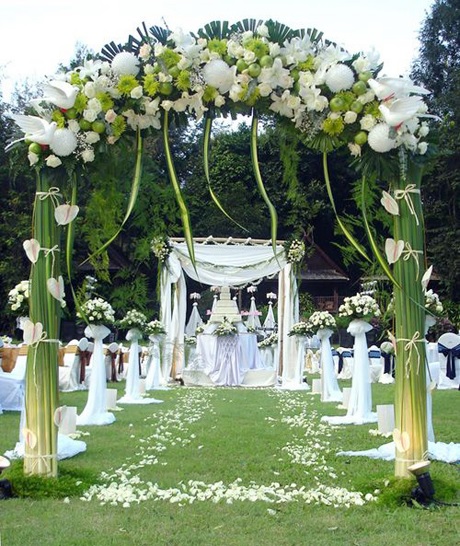 Mẫu cổng cưới hoa sen ấn tượng