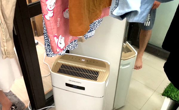 Nên dùng máy hút ẩm hay máy sấy để sấy quần áo?