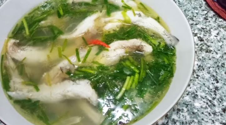 Cách nấu canh cá khoai hành lá