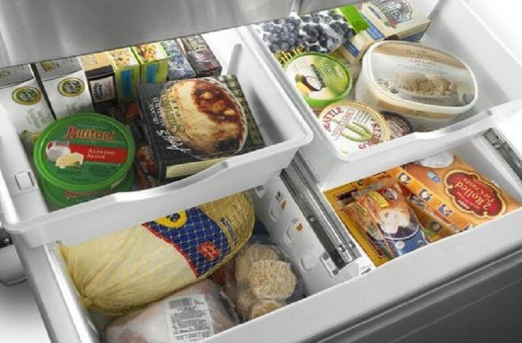 Bảo quản thức ăn sai cách có thể gây ra mùi khó chịu ở tủ đông