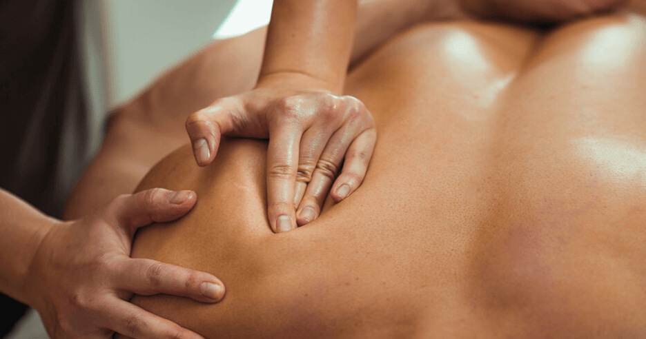 Massage body bằng gel bôi trơn