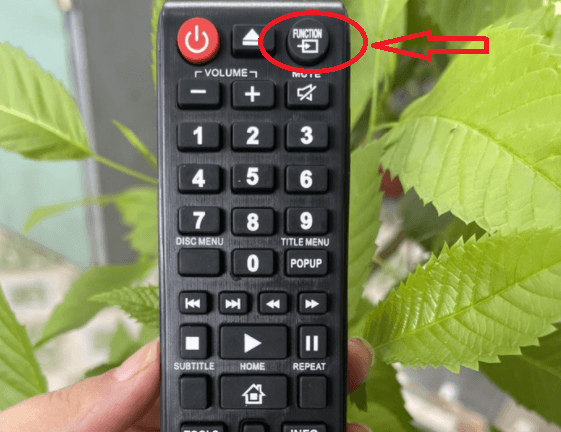 Nhấn nút FUNCTION trên điều khiển âm thanh nổi Samsung 