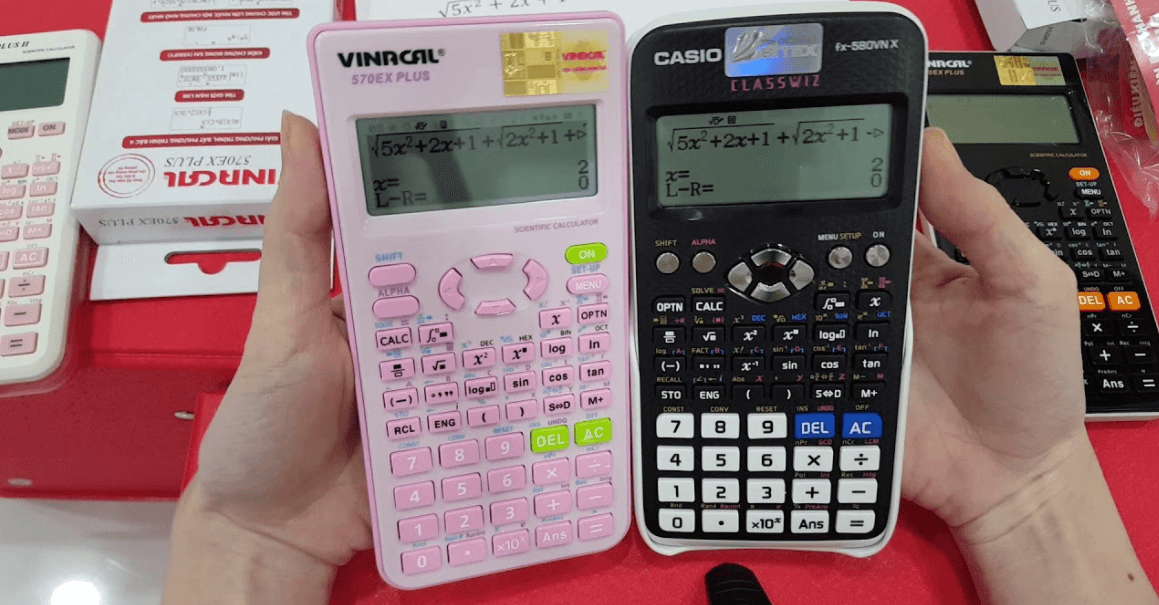 Hai sản phẩm Vinacal 680EX Plus và Casio FX 580VN X đều hiển thị rõ nét