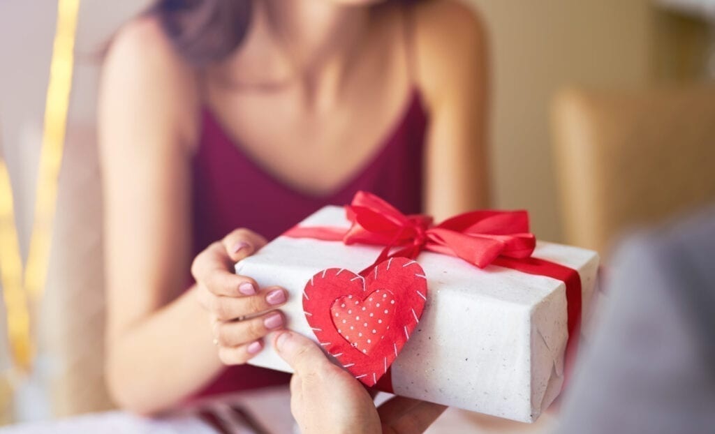 Những lưu ý khi tặng quà Valentine cho vợ