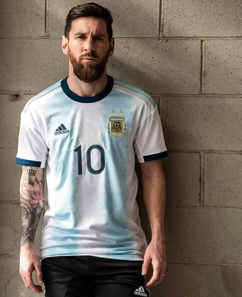 Bức ảnh Messi ăn mừng thứ 6