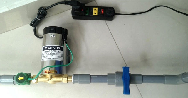 Lắp máy bơm tăng áp cho đường ống dẫn nước để tăng áp lực nước