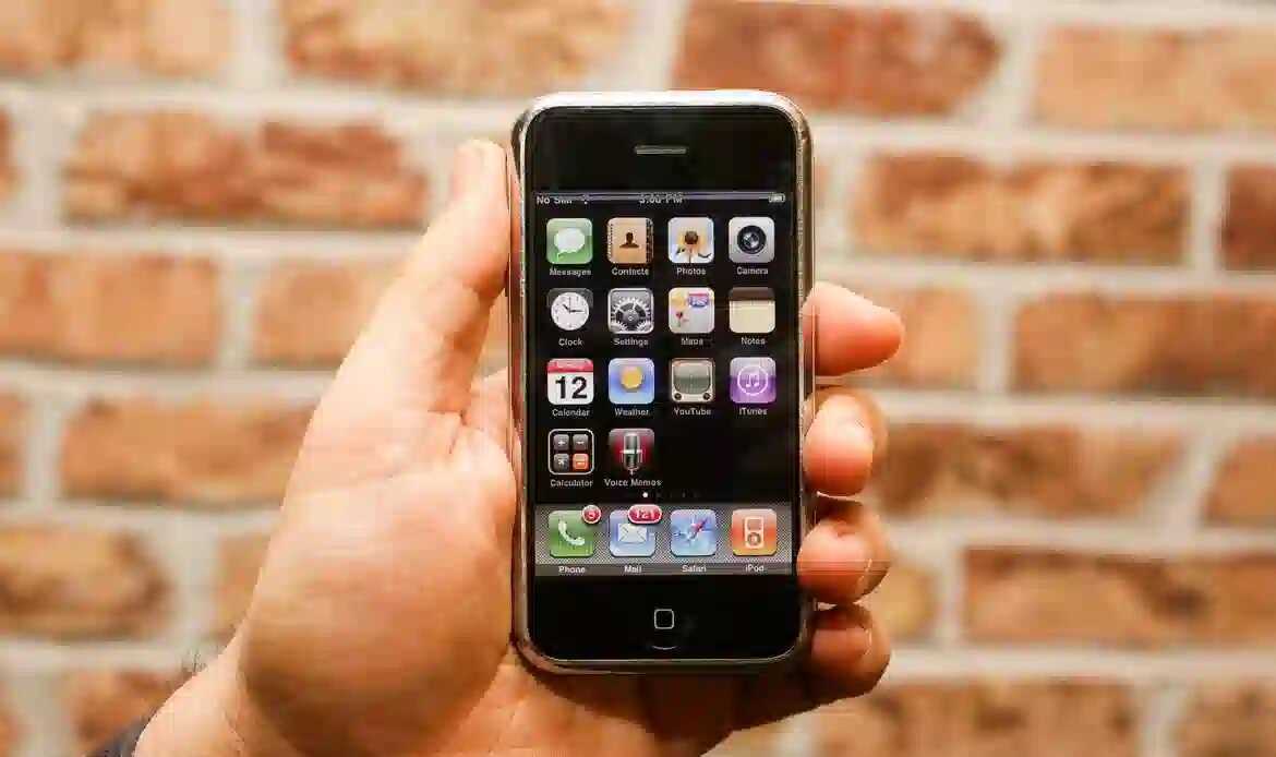 iPhone 2G (2007)