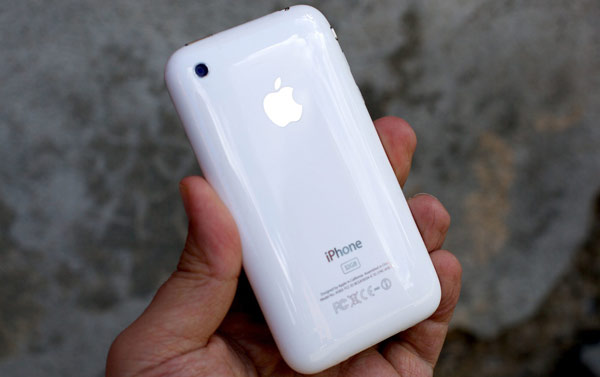 iPhone 3GS (2009)