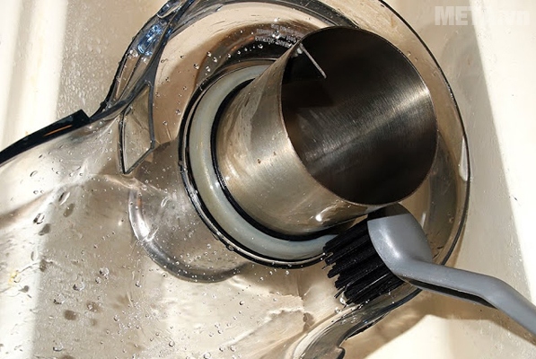 Cọ rửa các bộ phận của máy Cọ rửa các bộ phận của máy
