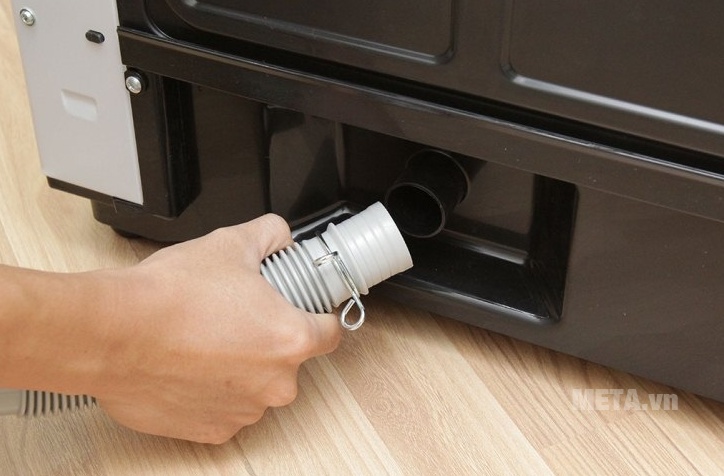 Kiểm tra ống xả nước cẩn thận Kiểm tra ống xả nước cẩn thận