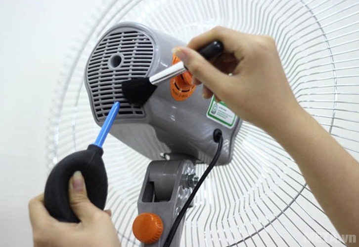 Vệ sinh ngoài hộp động cơ, các bộ phận khác để quạt làm mát hiệu quả Vệ sinh ngoài hộp động cơ, các bộ phận khác để quạt làm mát hiệu quả