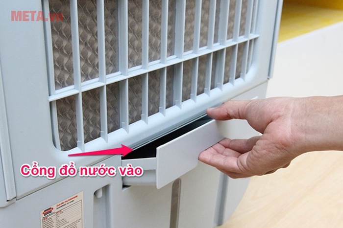 Cổng đổ nước của quạt điều hòa Sunhouse SHD7725 Cổng đổ nước của quạt điều hòa Sunhouse SHD7725