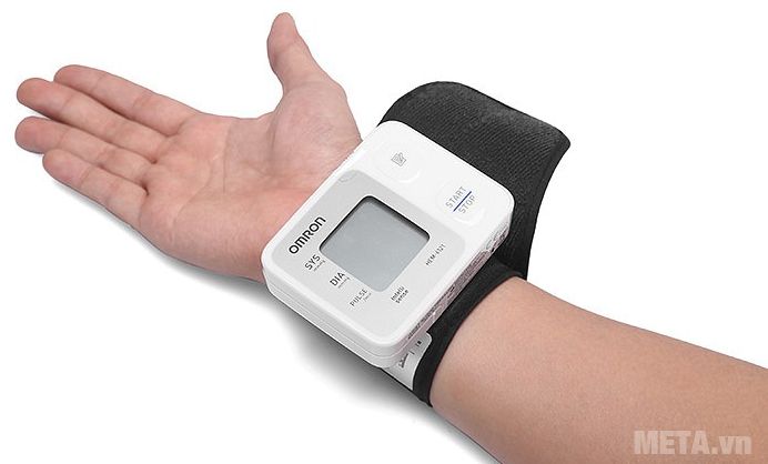 Máy đo huyết áp cổ tay HEM-6121 có van xả hơi nhanh cho quá trình đo nhanh.