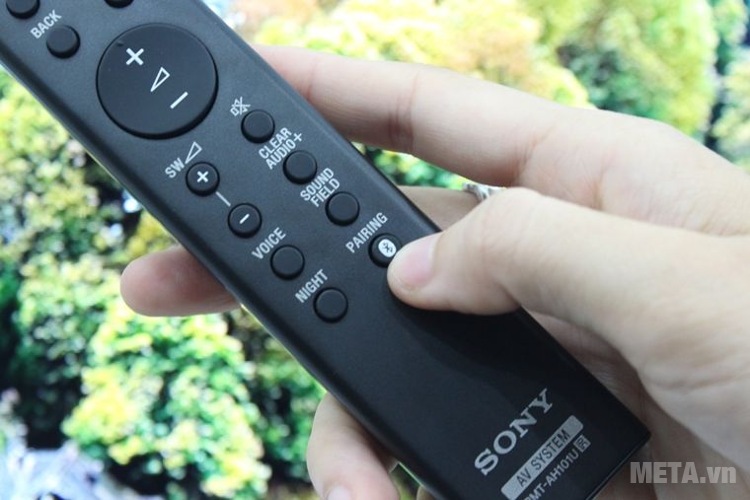 Nhấn nút PAIRING trên remote Nhấn nút PAIRING trên remote