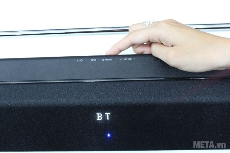 Nhấn nút PAIRING để bật Bluetooth Nhấn nút PAIRING để bật Bluetooth