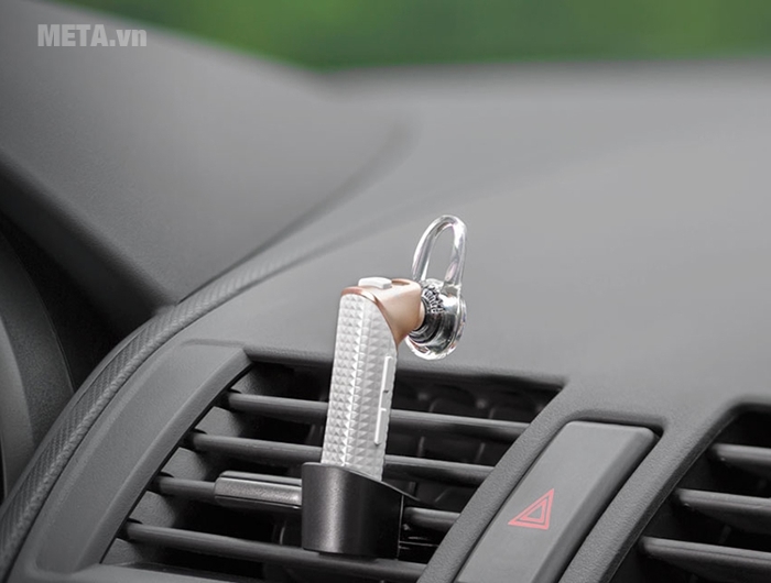 Tai nghe Bluetooth Plantronics Explorer 120 với kiểu dáng nhỏ gọn cùng sức nhẹ 7,5g Tai nghe Bluetooth Plantronics Explorer 120 với kiểu dáng nhỏ gọn cùng sức nhẹ 7,5g