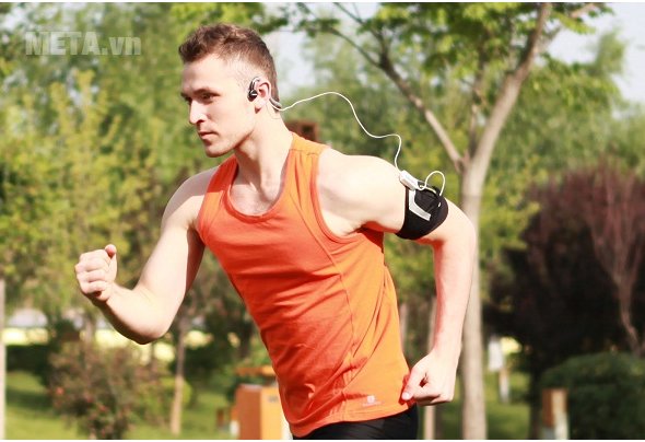 Tai nghe in - ear rất tiện lợi khi tập luyện tập thể thao Tai nghe in - ear rất tiện lợi khi tập luyện tập thể thao