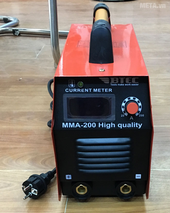 Máy hàn inverter Btec MMA 200 được trang bị công suất máy khỏe 7.1 KVA giúp dễ mồi hồ quang điện, hồ quang cháy êm